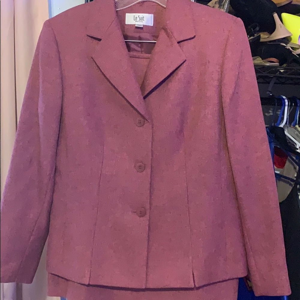 Le Suit pink petite skirt and coat pair